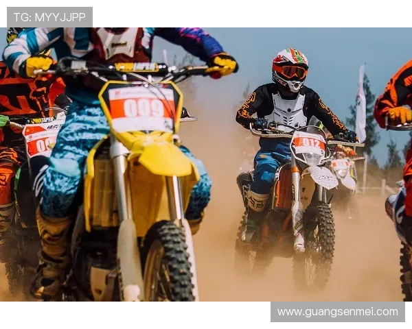 摩托GP赛季新挑战：顶级车队激烈竞争与新星崭露头角