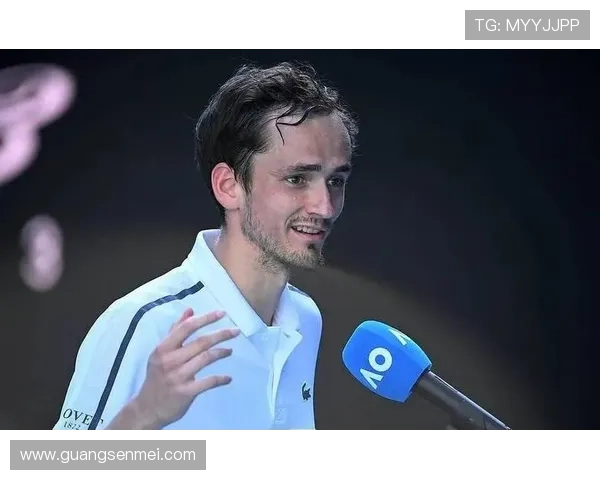 网球巨星梅德韦杰夫宣布因伤缺席今年全部赛事，计划进行长期恢复