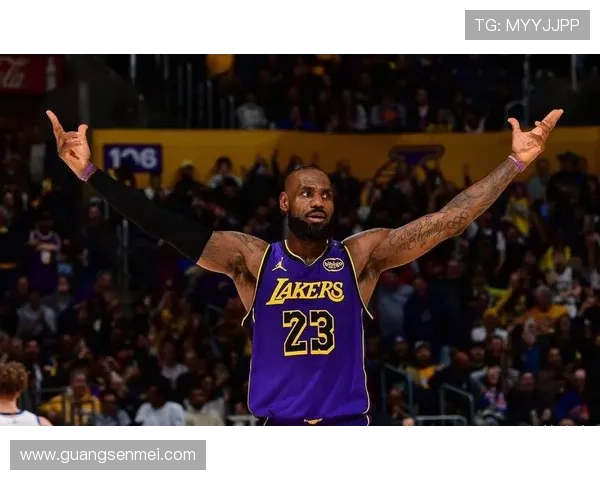 詹姆斯带领湖人迎战勇士库里复出再度较量季后赛席位争夺战